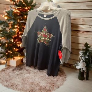 “ONE MERRY GRANDMA” HOLIDAY WAFFLE FABRIC GRAPHIC T-SHIRT